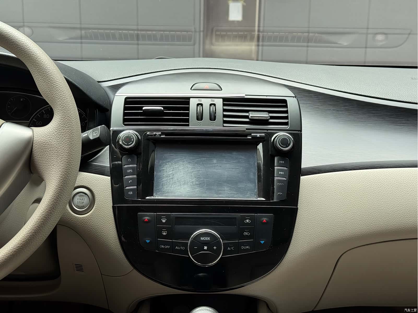Nissan Tiida, 2012 10