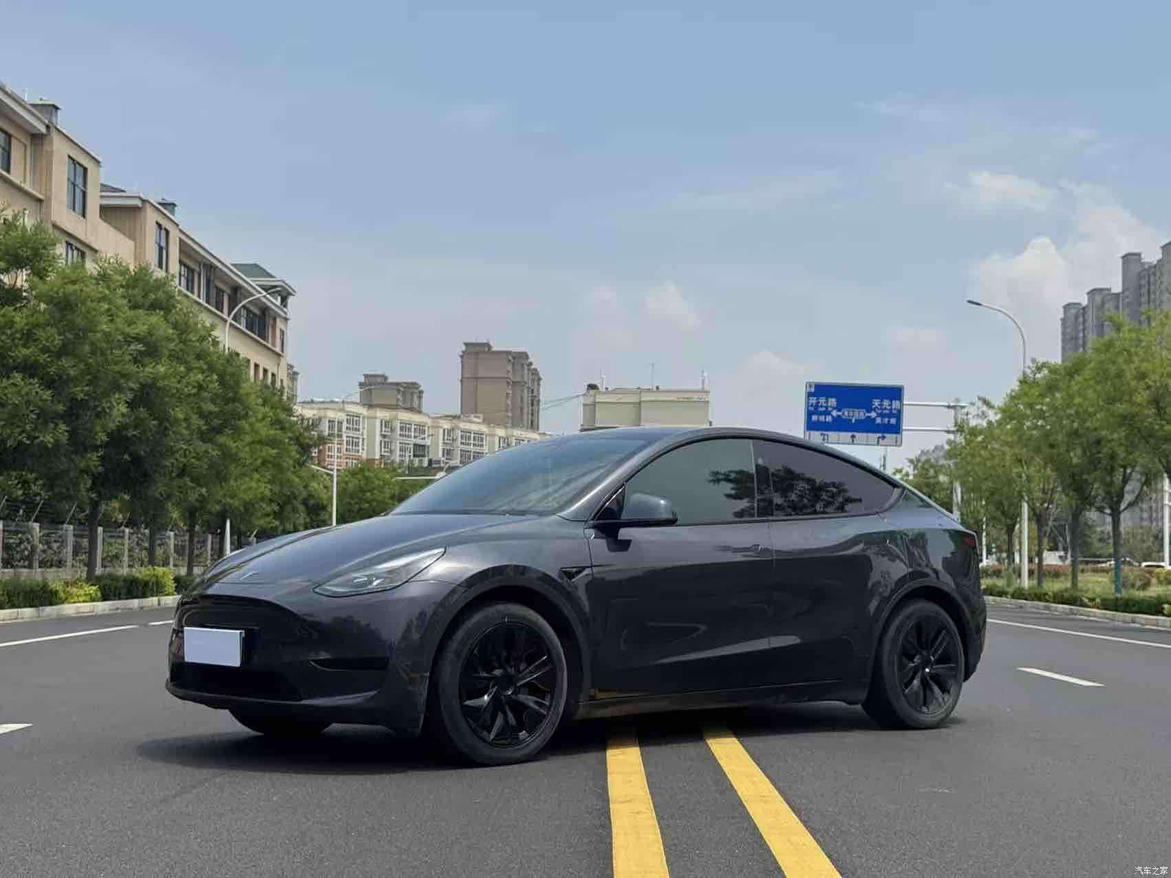 Tesla Model Y, 2024 1