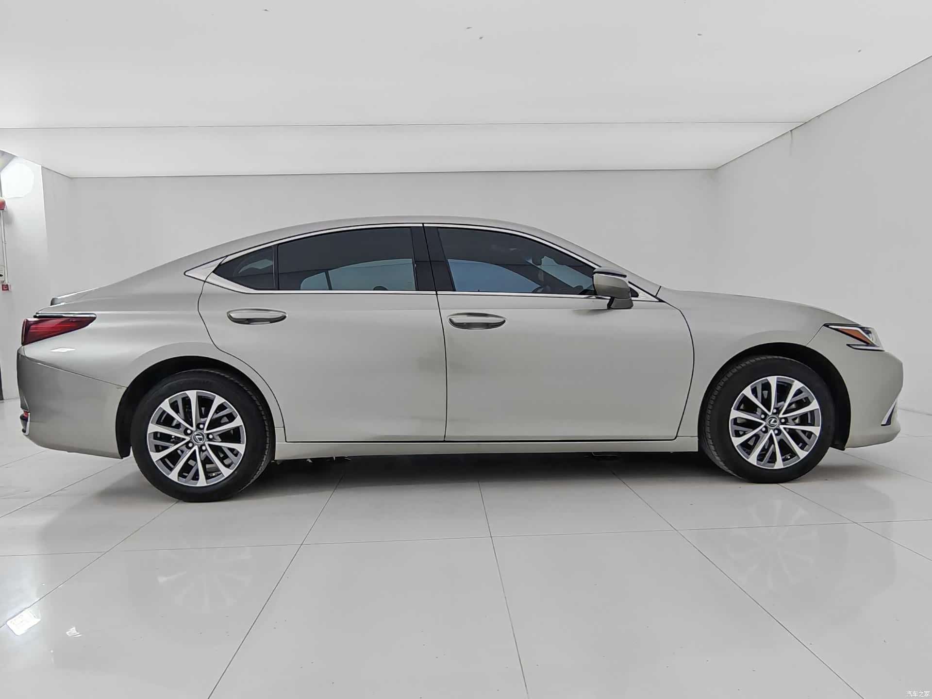 Lexus ES, 2024 7