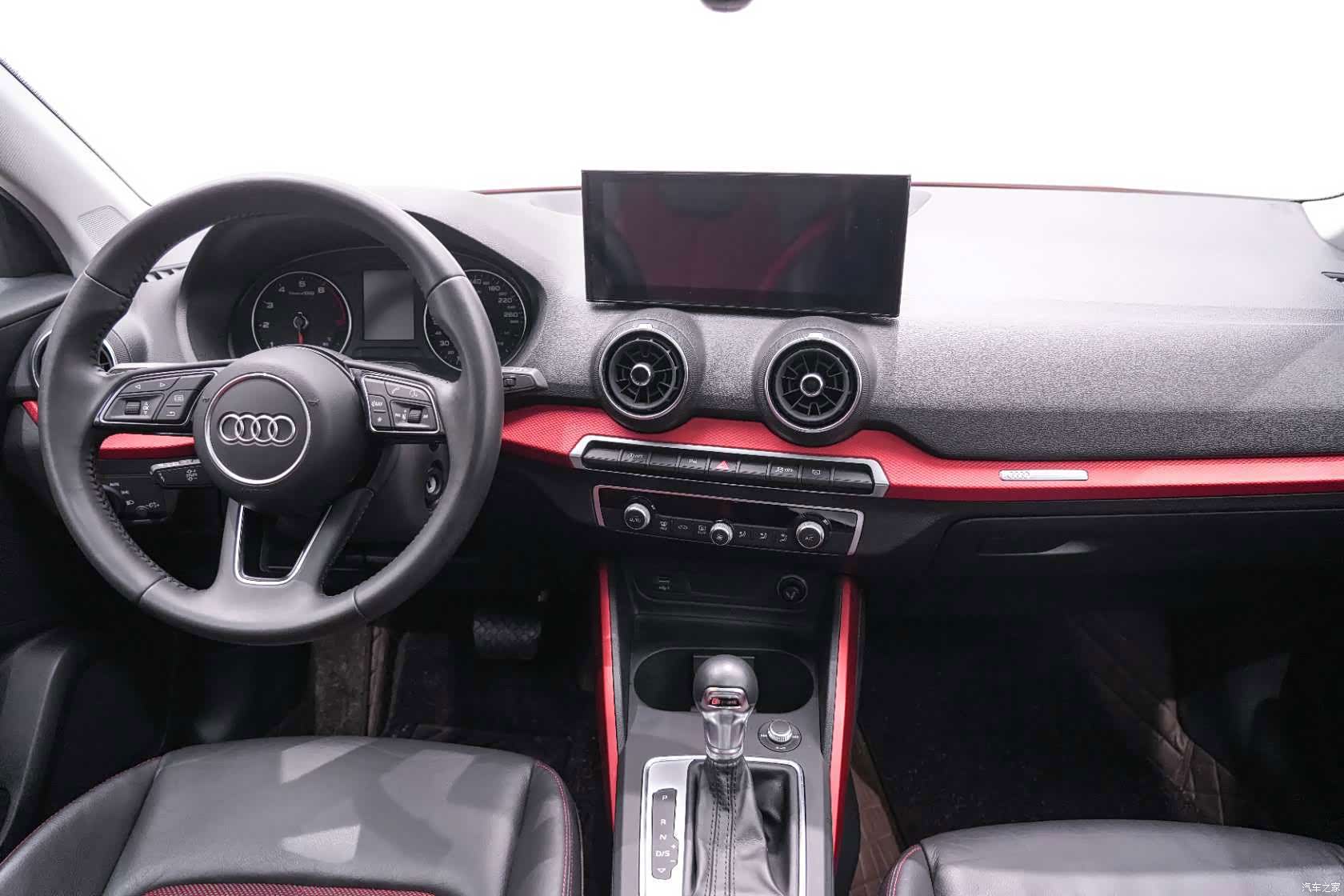 Audi Q2L, 2019 13