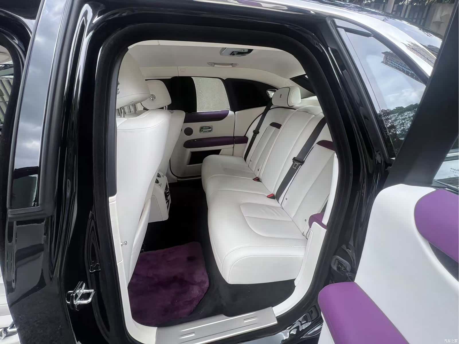 Rolls-Royce Ghost, 2022 11