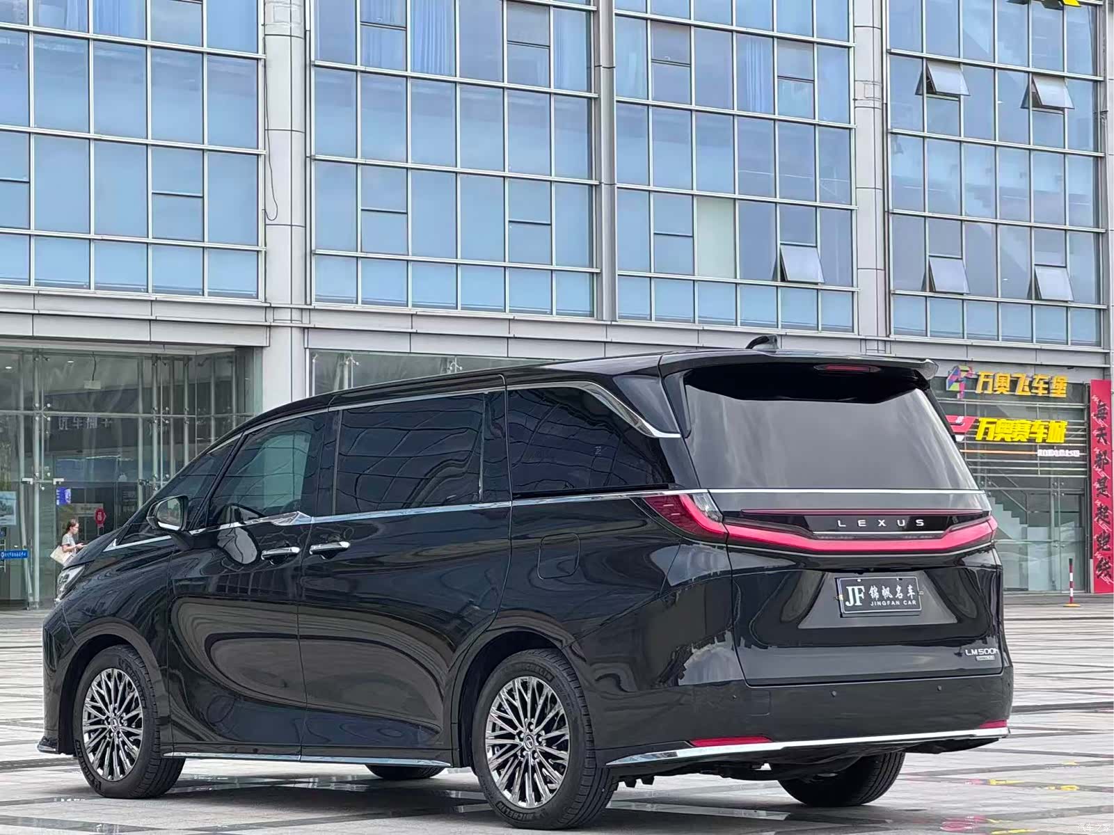 Lexus LM, 2024 4