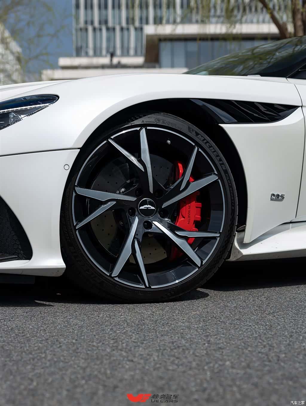 Aston Martin DBS, 2019 8