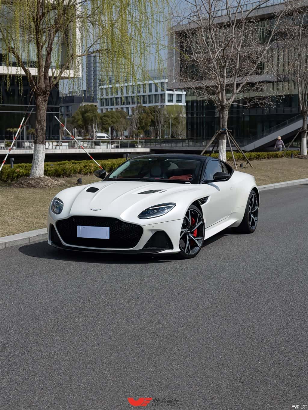 Aston Martin DBS