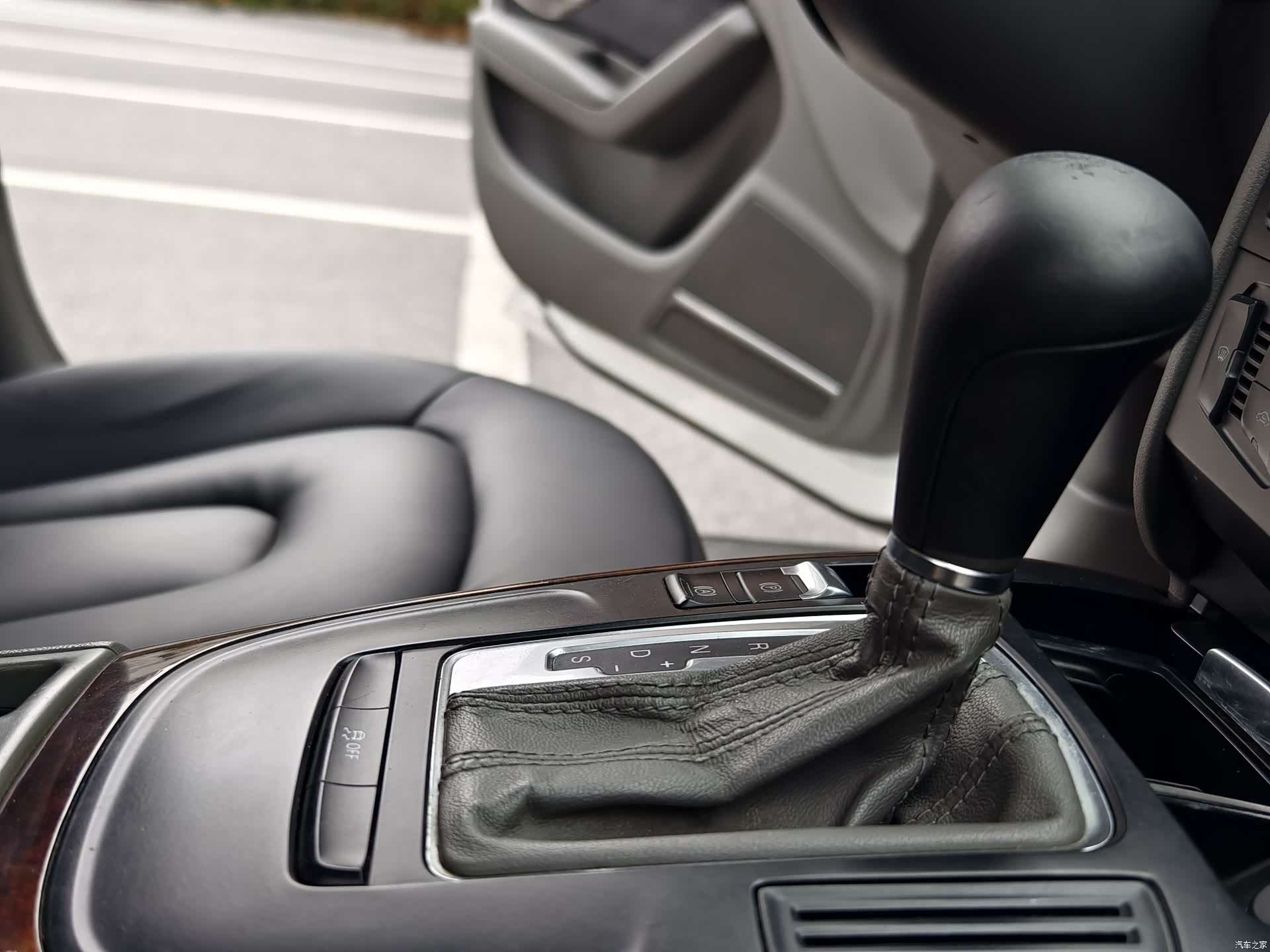 Audi A4L, 2011 15