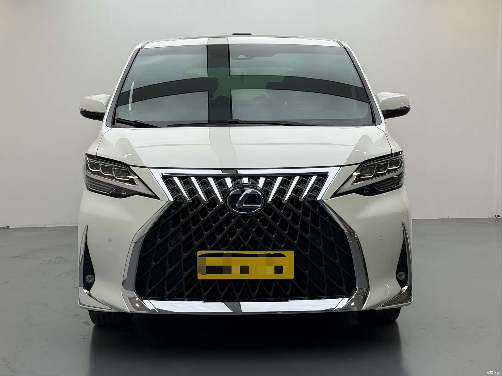 Lexus LM, 2022 2