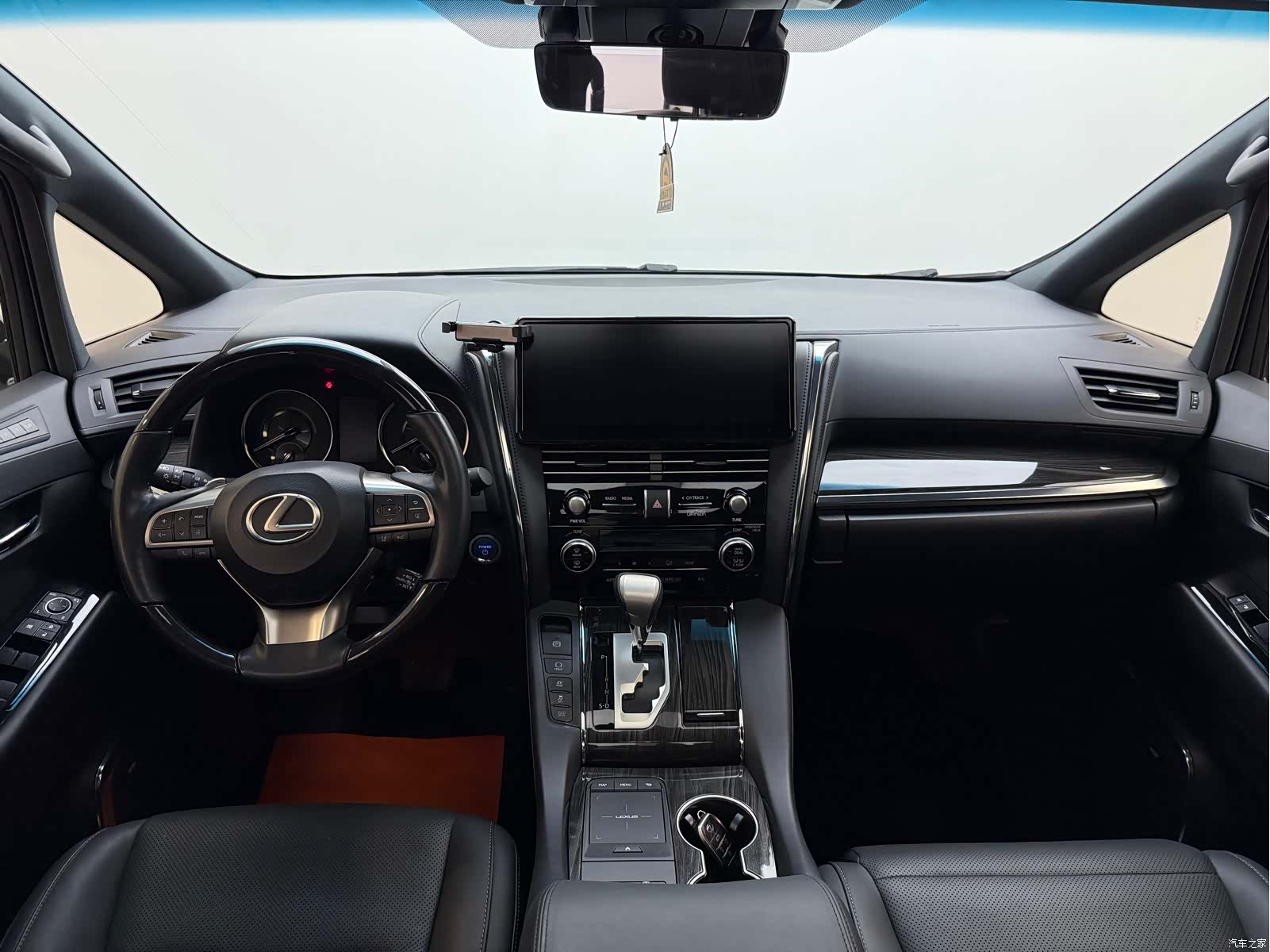 Lexus LM, 2022 17