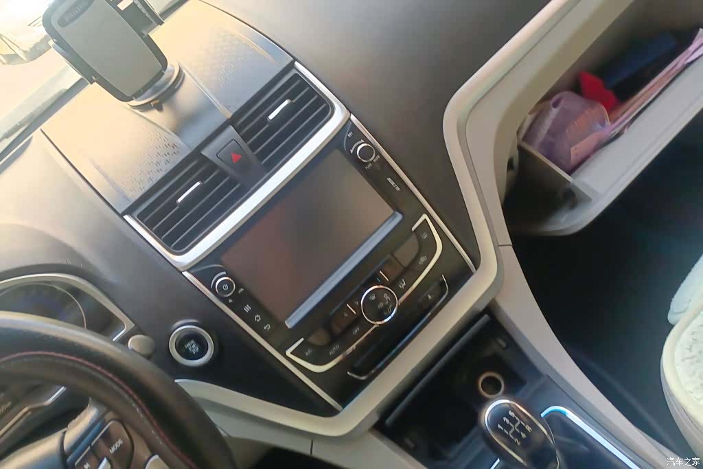 Geely Emgrand, 2015 13