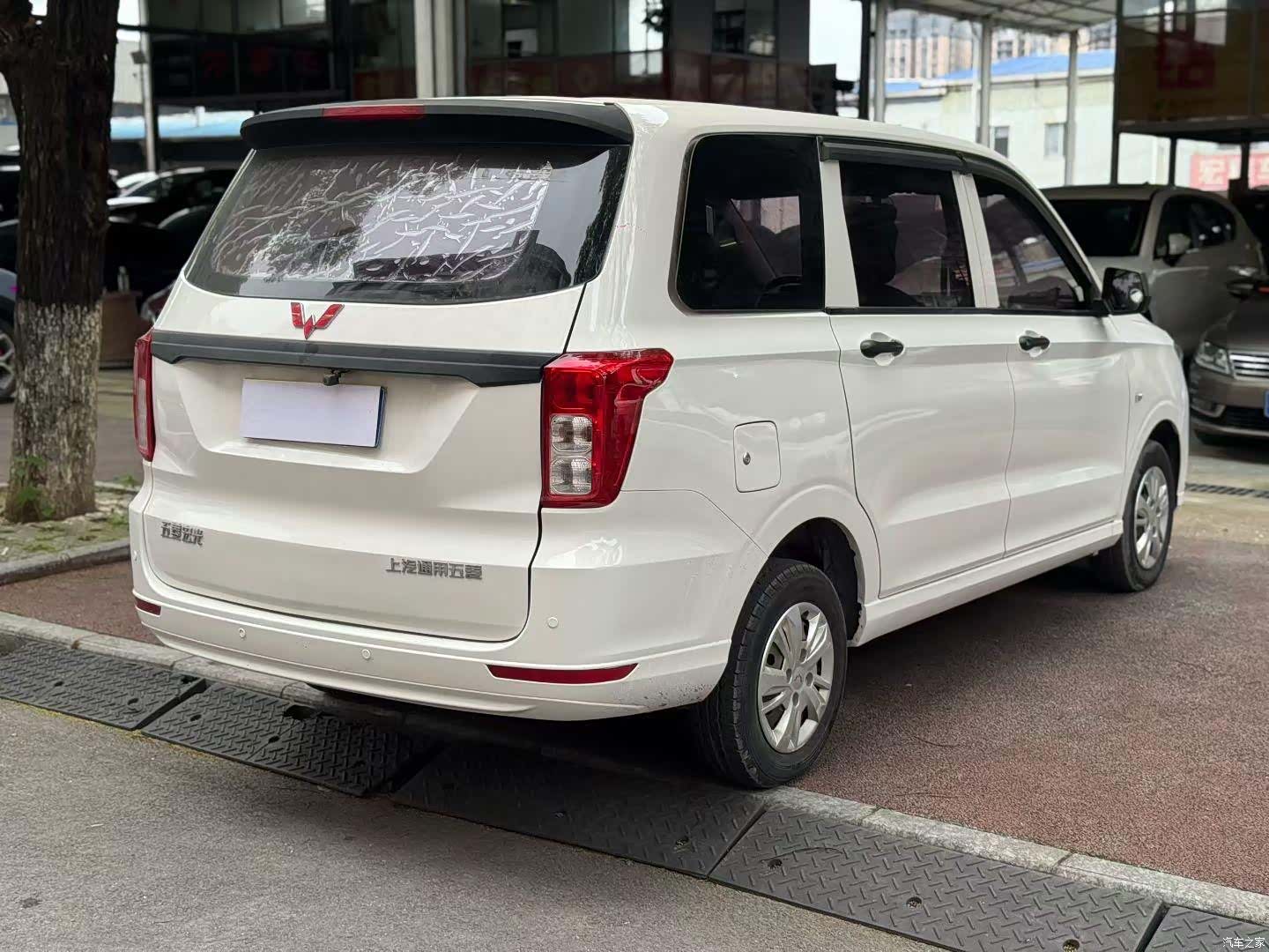 Wuling Hongguang, 2019 все фото