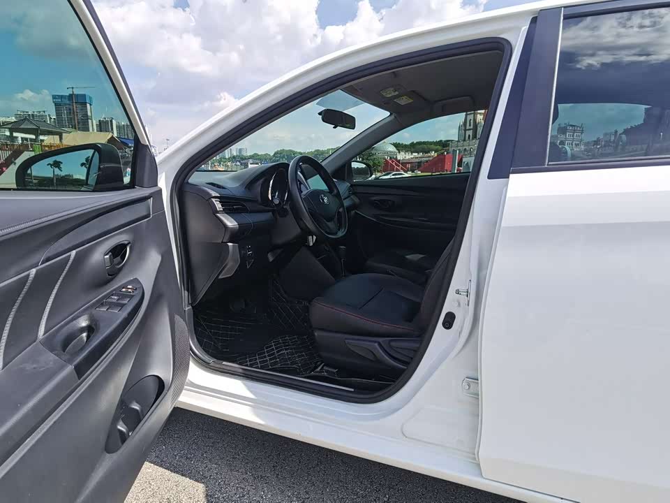 Toyota YARiS L to enjoy Toyota YARiS L to enjoy