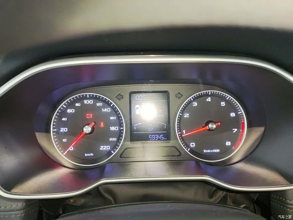 Roewe RX3, 2020 8