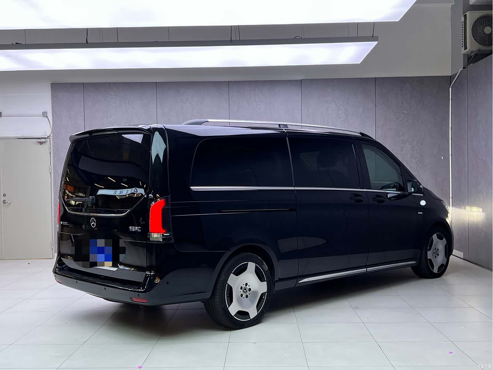 Mercedes-Benz V-Class, 2025 4
