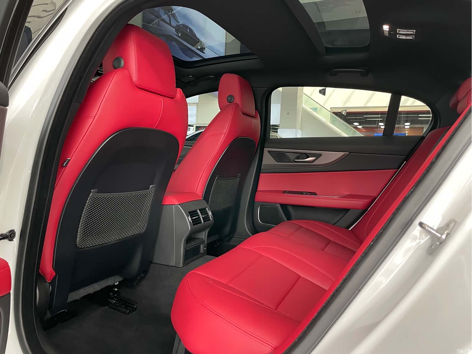 Land Rover XEL, 2022 9