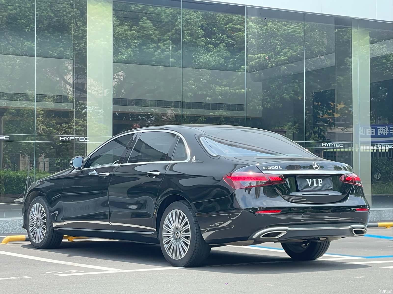 Mercedes-Benz E-Class, 2022 11