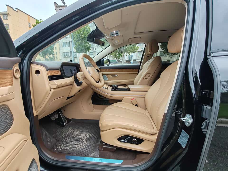 AITO Ask the world M7