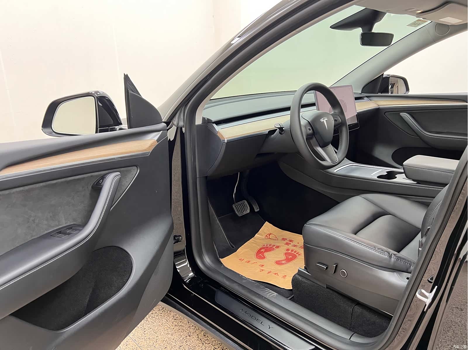 Tesla Model Y, 2023 14