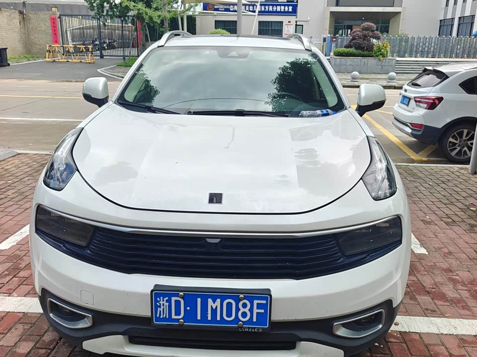 Lynk & Co 01