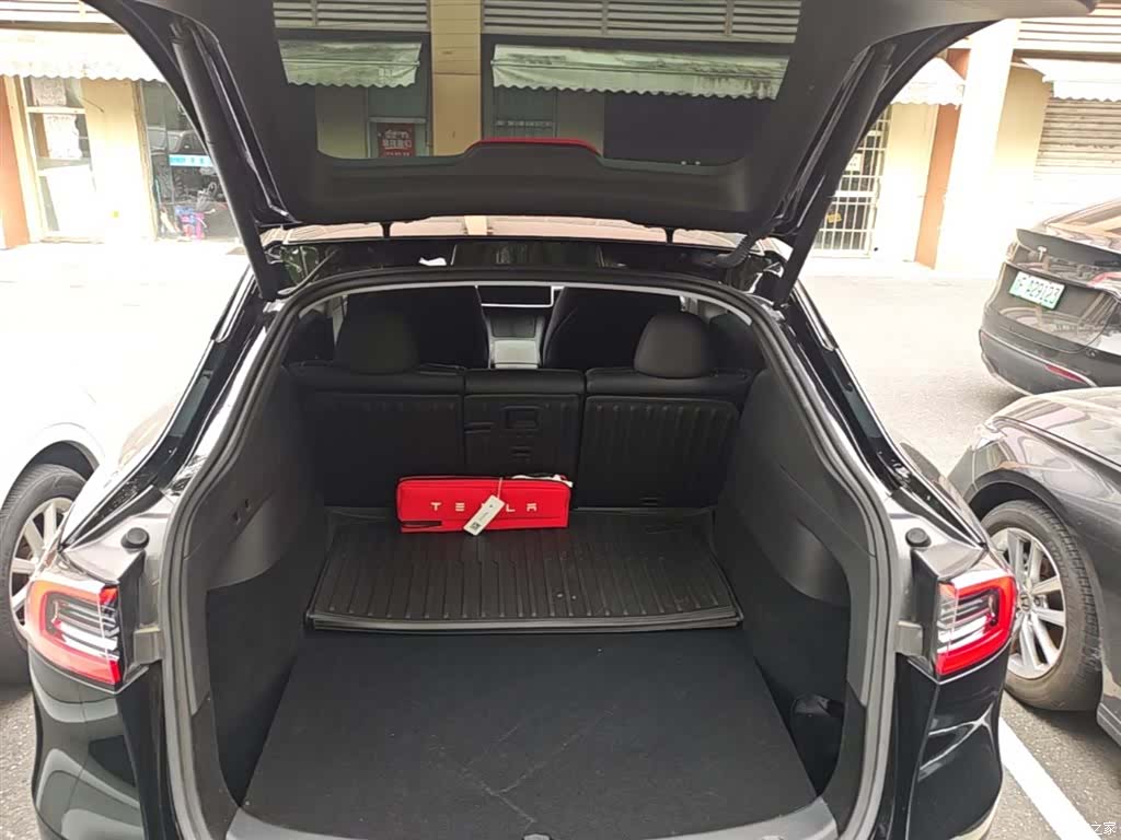 Tesla Model Y, 2023 19