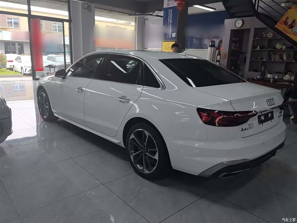 Audi A4L, 2023 все фото