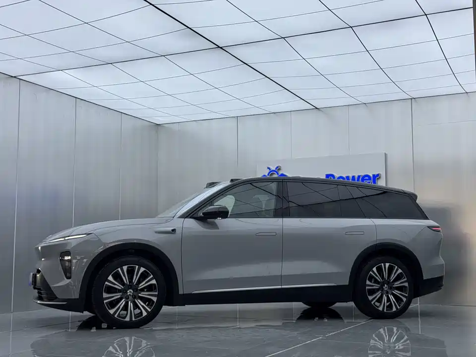 NIO ES8