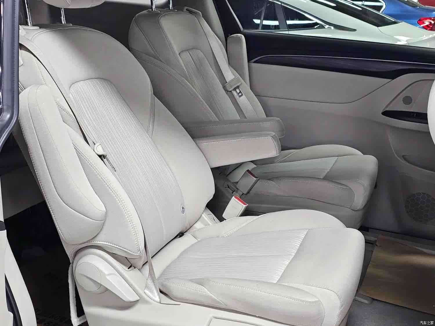 Buick GL8, 2023 8