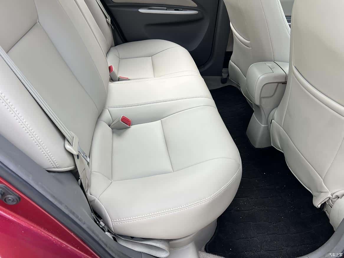 Toyota GL-i, 2011 9