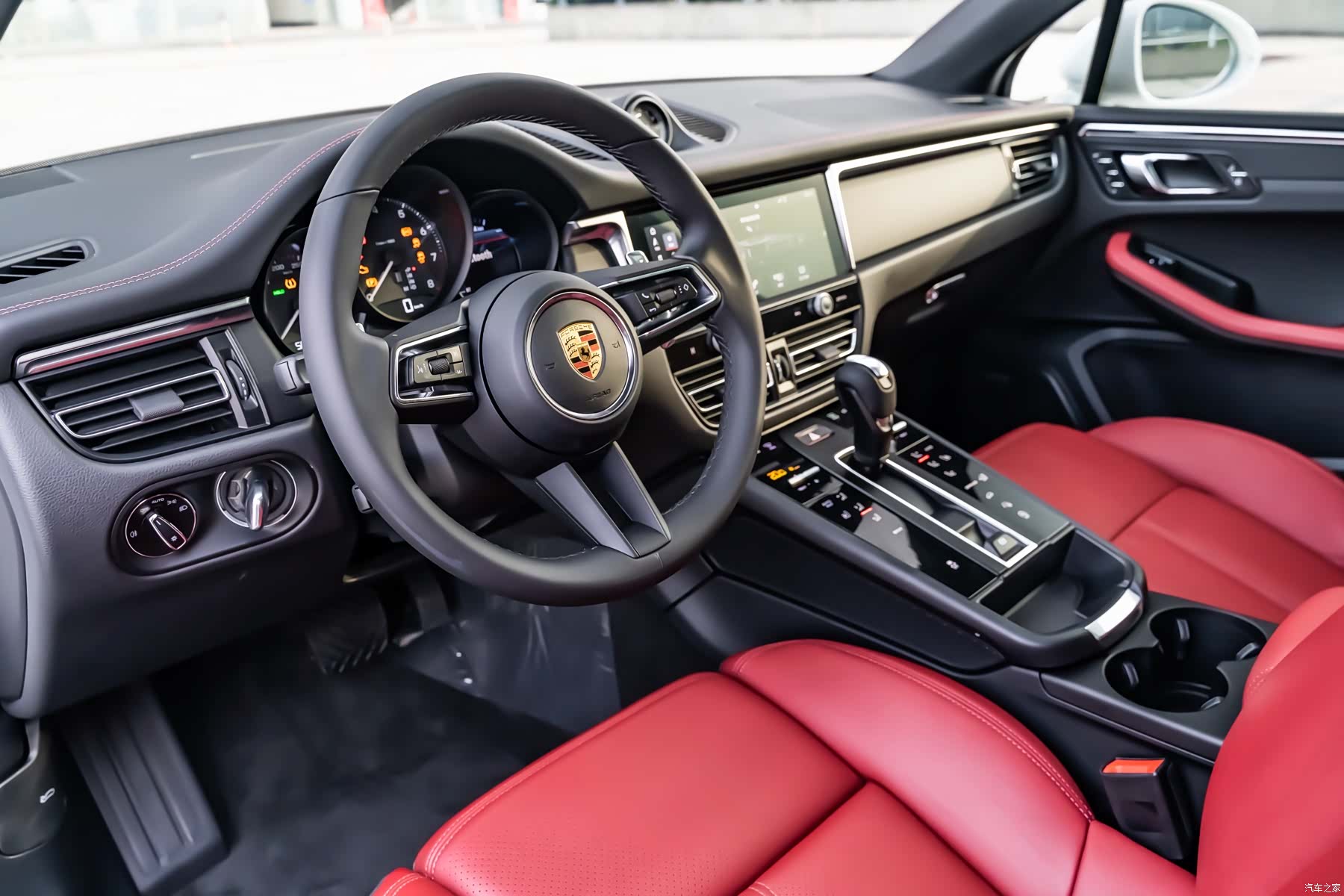 Porsche Macan, 2022 11