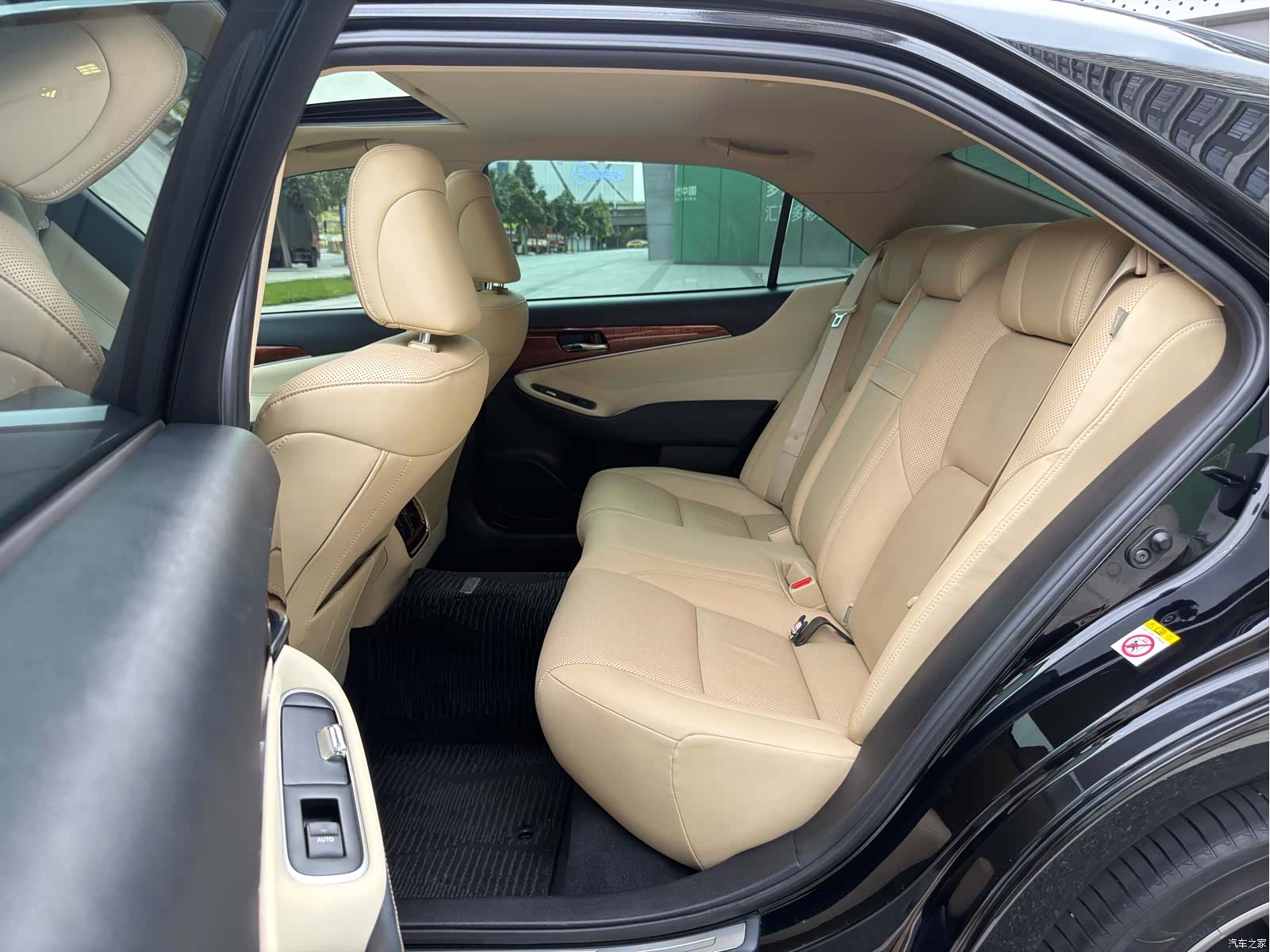 Toyota Crown, 2016 11
