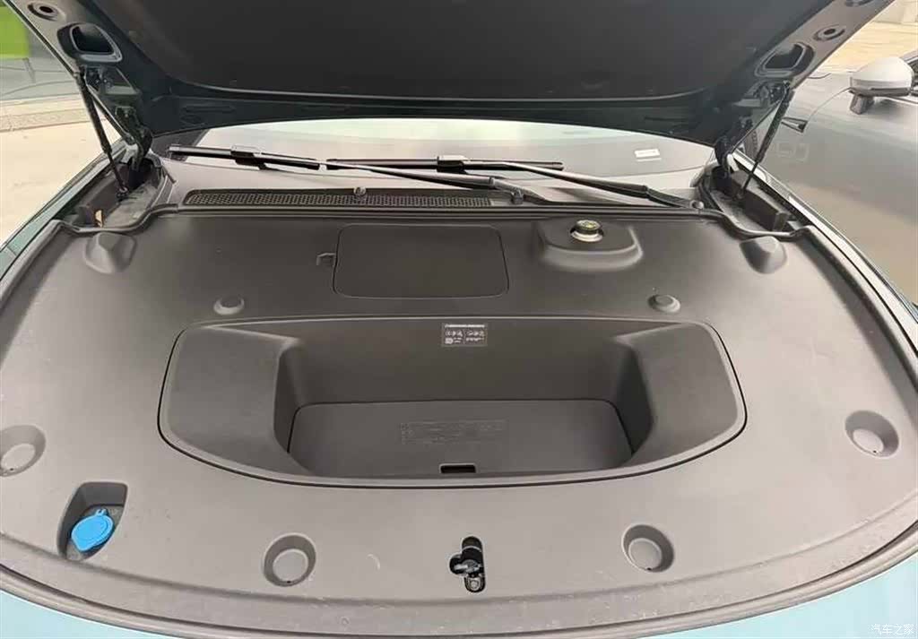 Xpeng P7, 2025 9