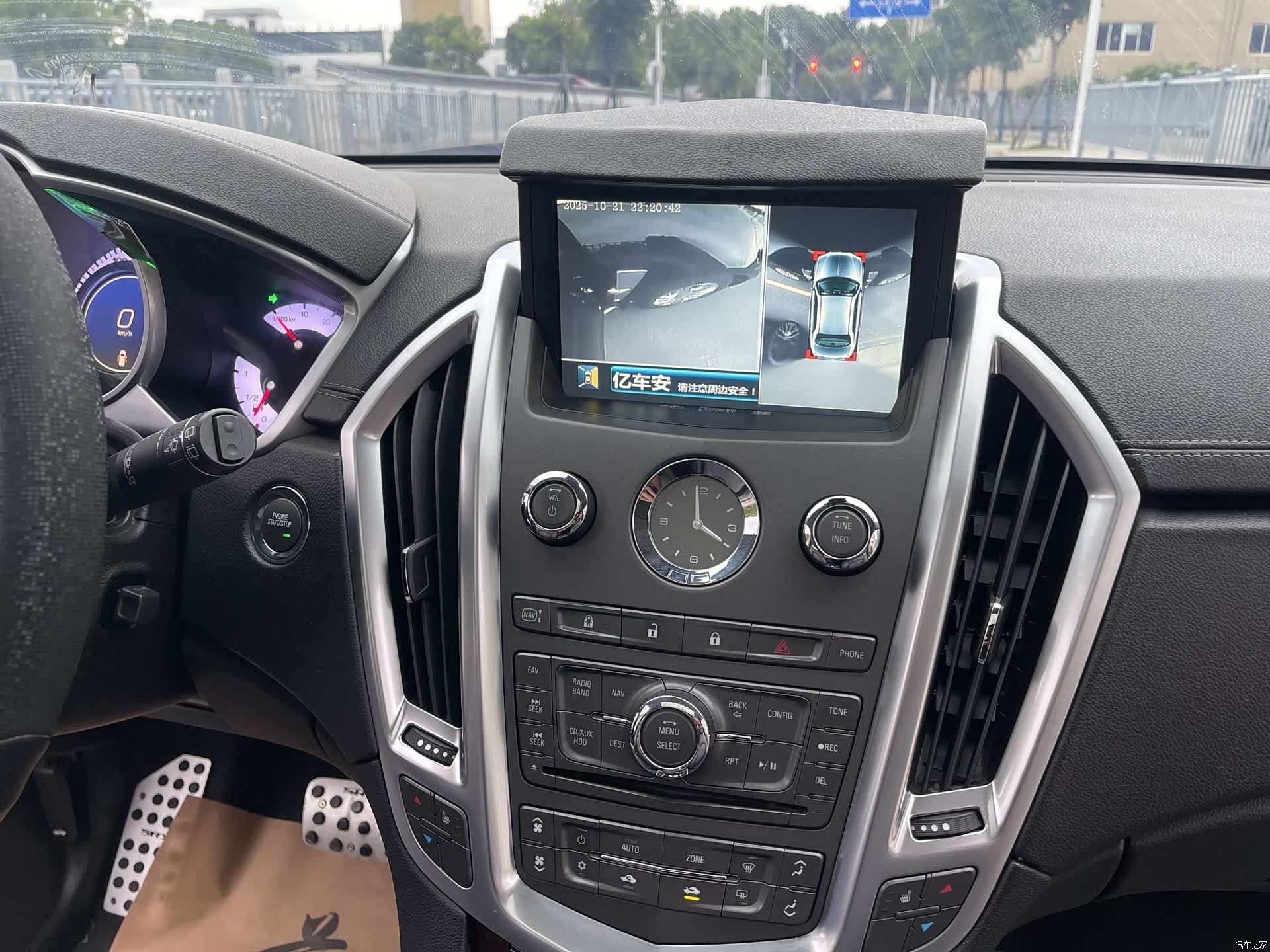 Cadillac SRX, 2012 10