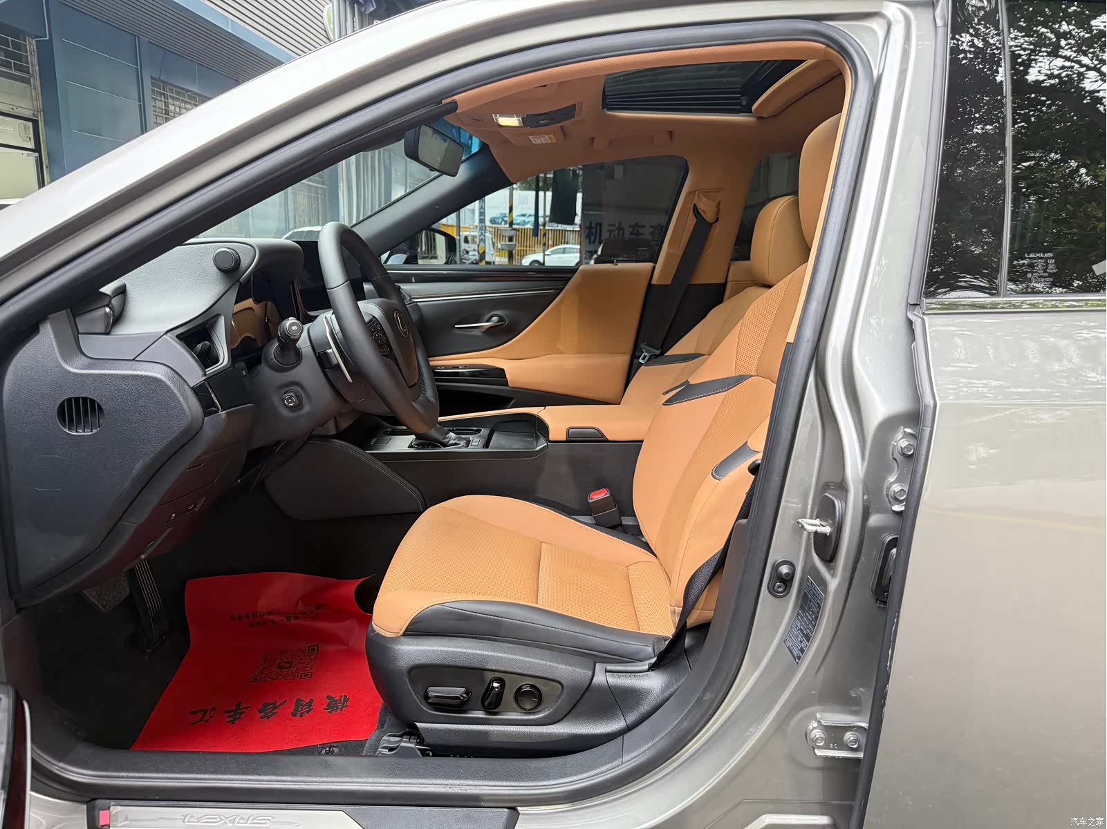 Lexus ES, 2024 4