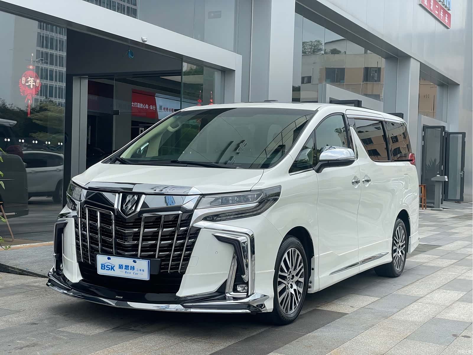 Toyota Alphard, 2018 1