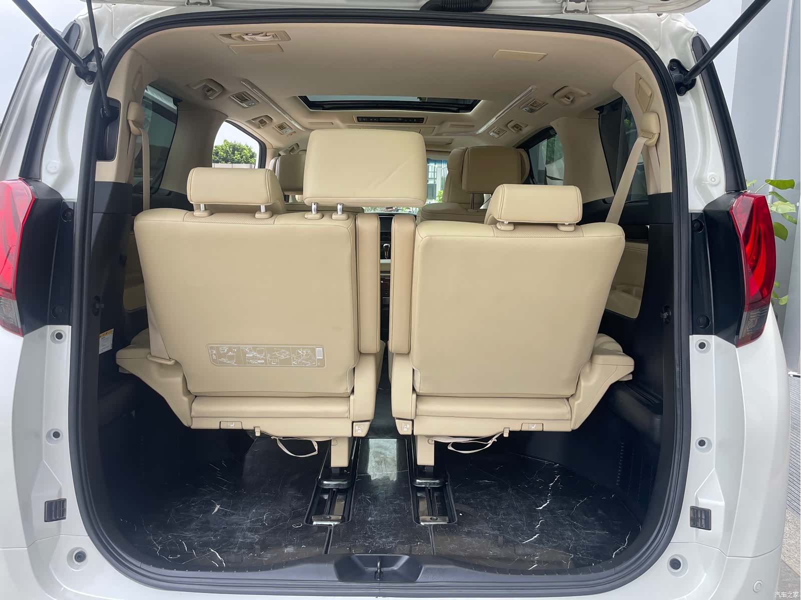 Toyota Alphard, 2018 9