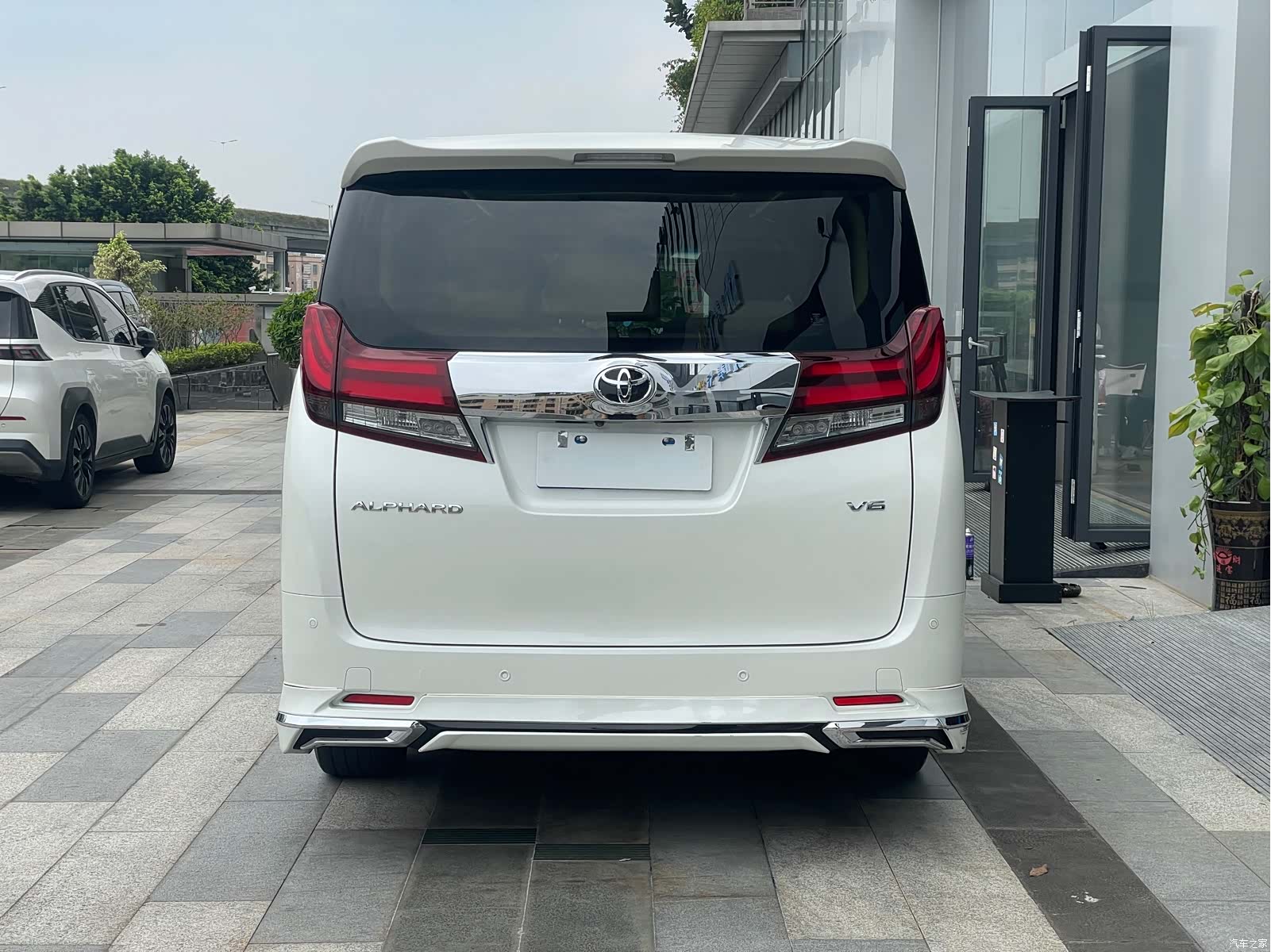 Toyota Alphard, 2018 18
