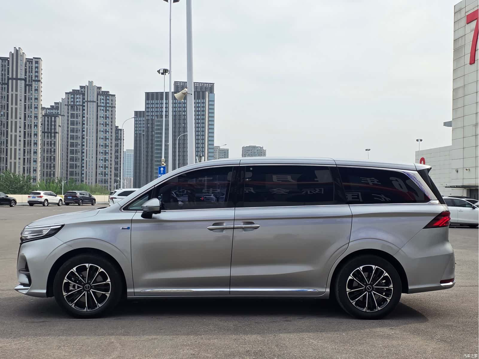 Roewe iMAX8, 2022 2