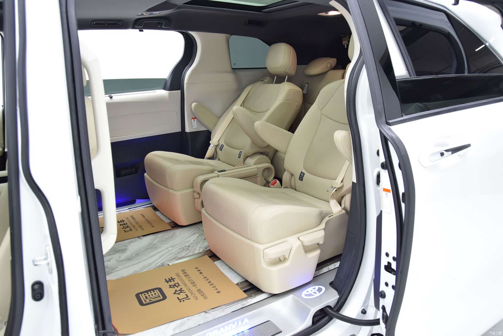 Toyota Granvia, 2023 8