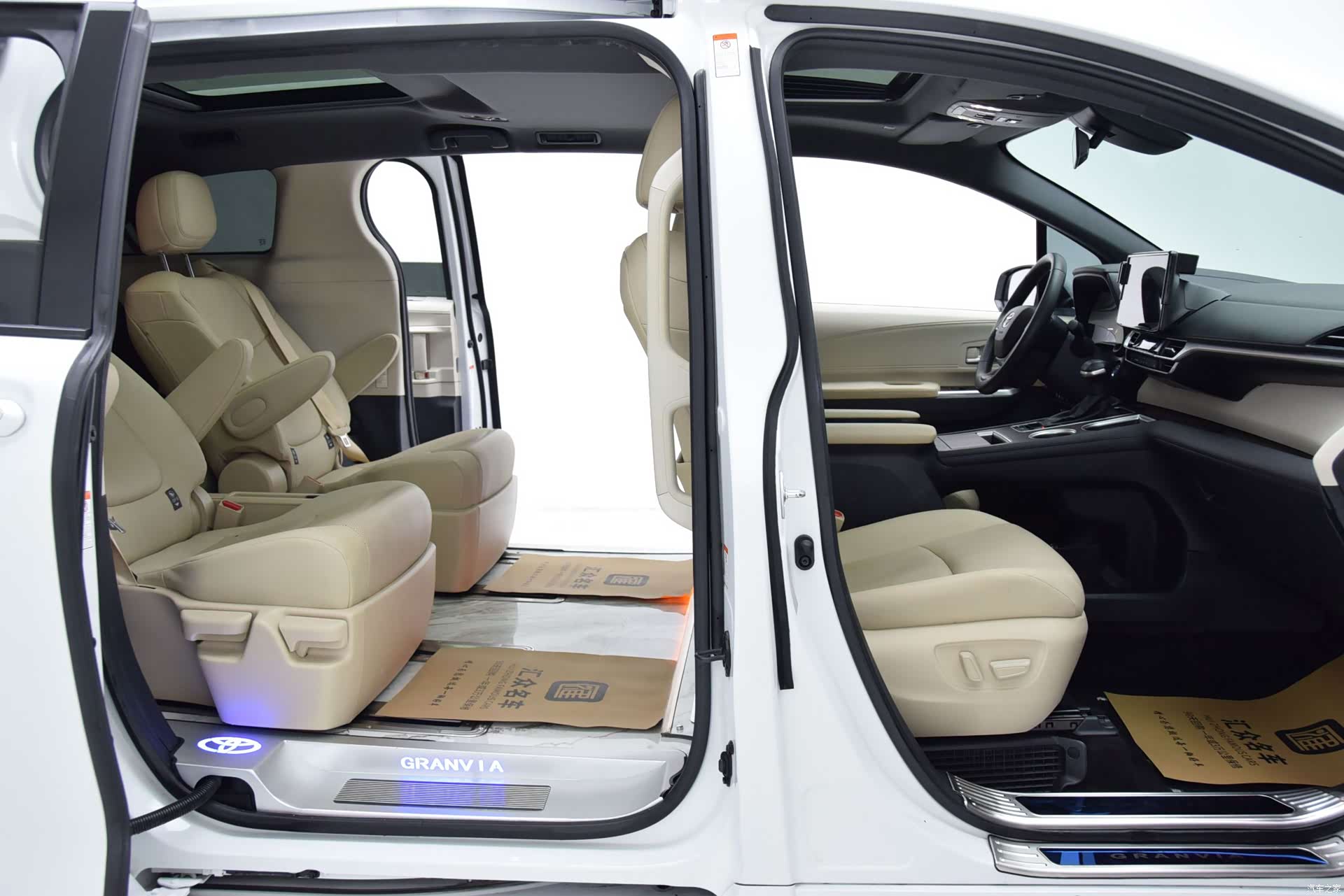 Toyota Granvia, 2023 20