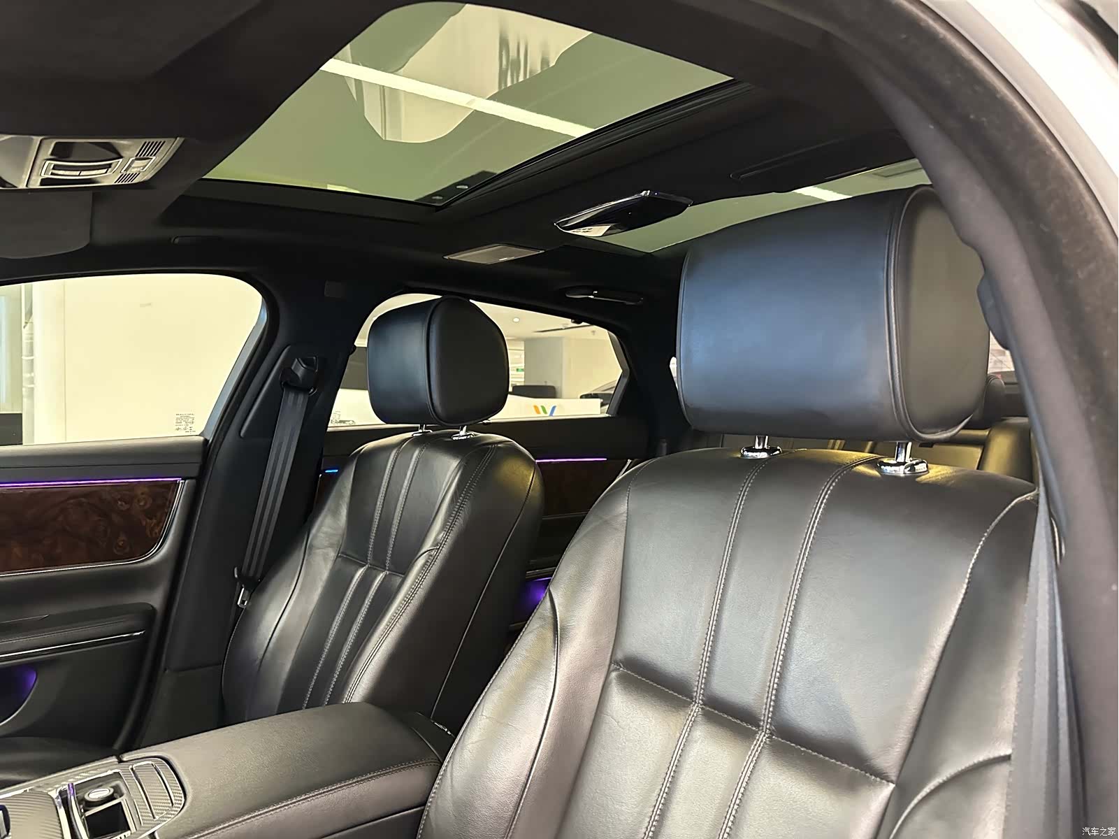 Jaguar XJ, 2016 11