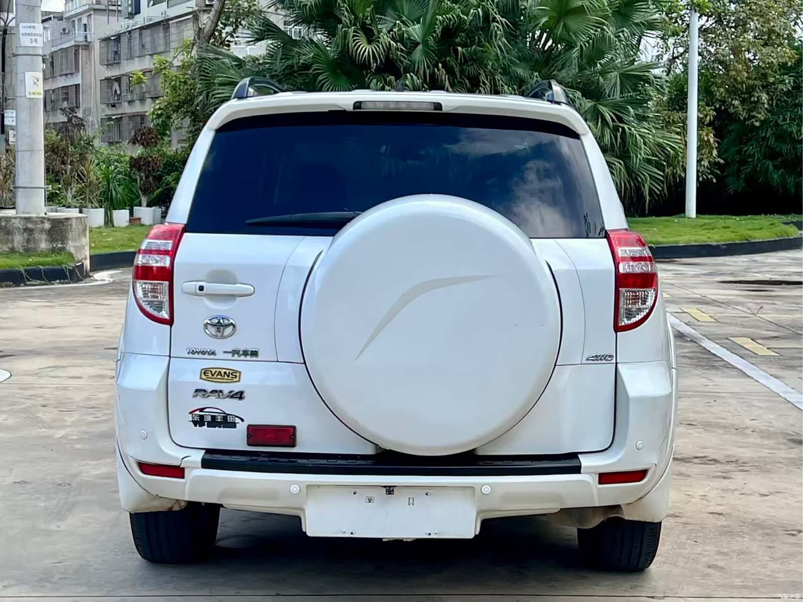 Toyota RAV4, 2011 10