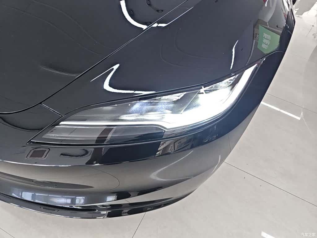 Tesla Model 3, 2025 18