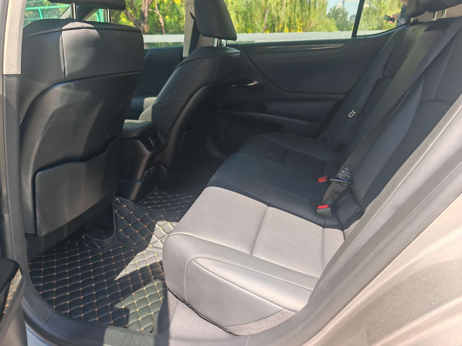 Lexus ES, 2024 9