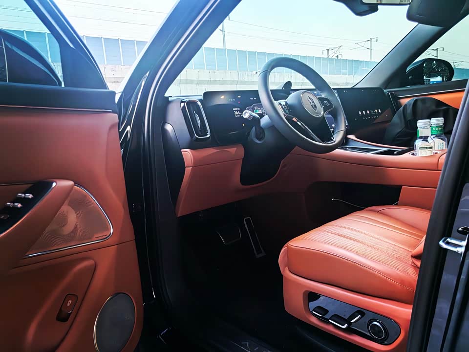 AITO Ask the world M8