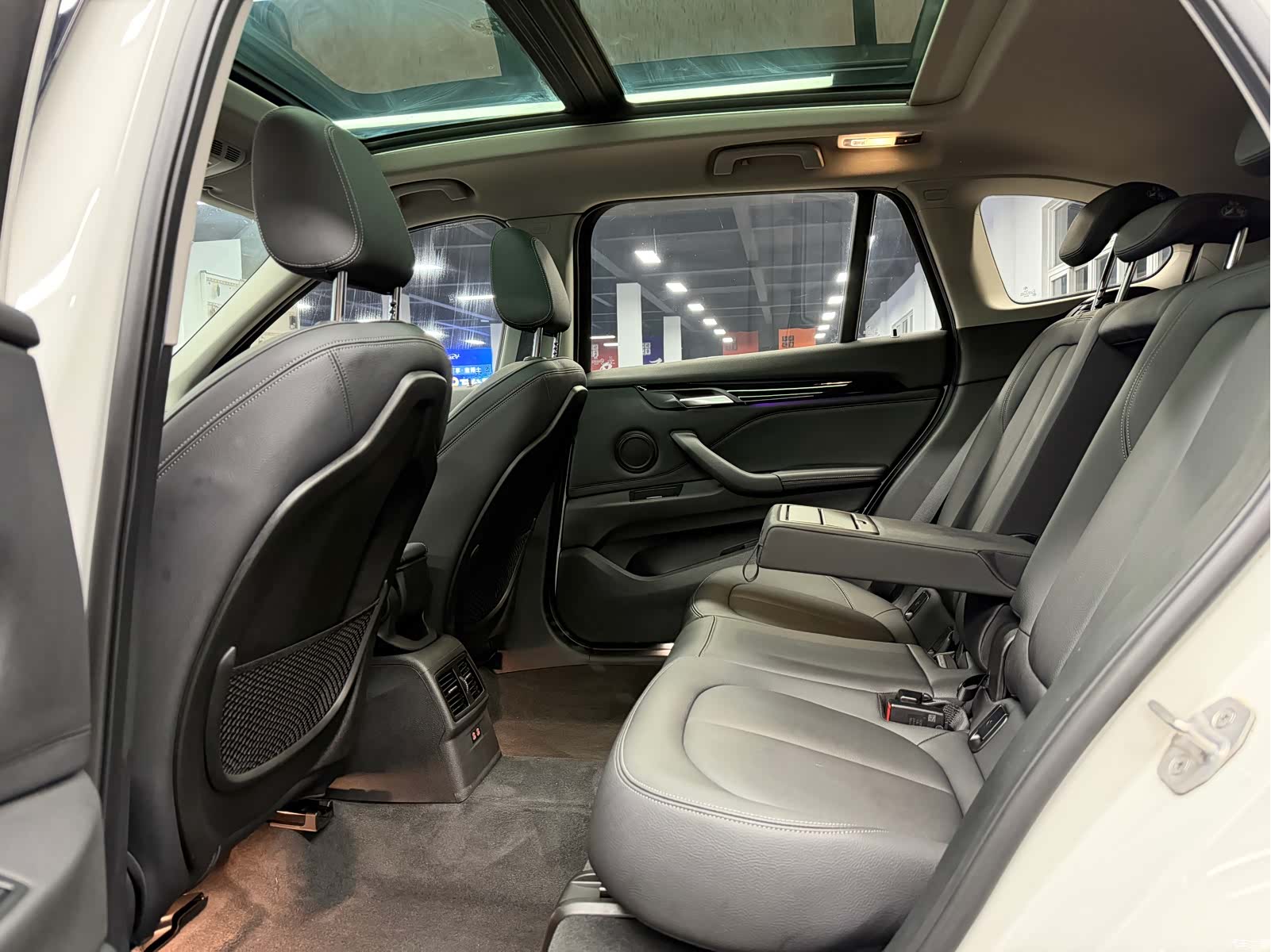 BMW X1, 2019 все фото