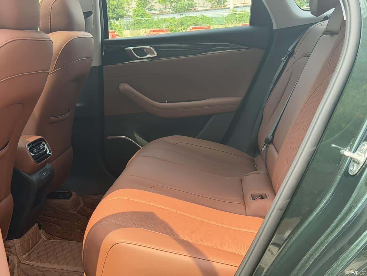 Geely Emgrand, 2025 11