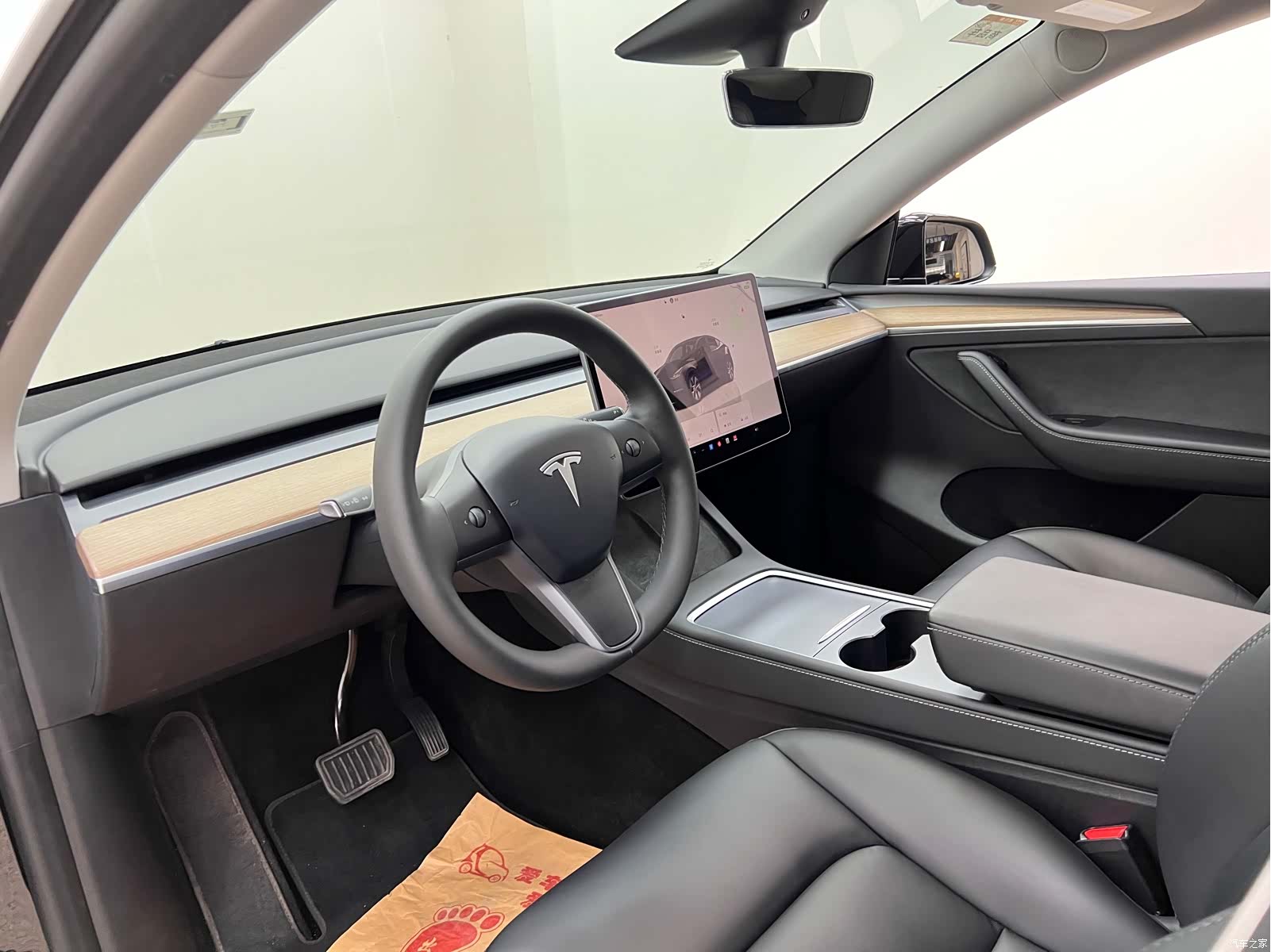 Tesla Model Y, 2023 15