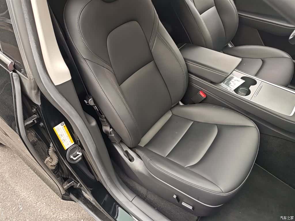 Tesla Model Y, 2023 25