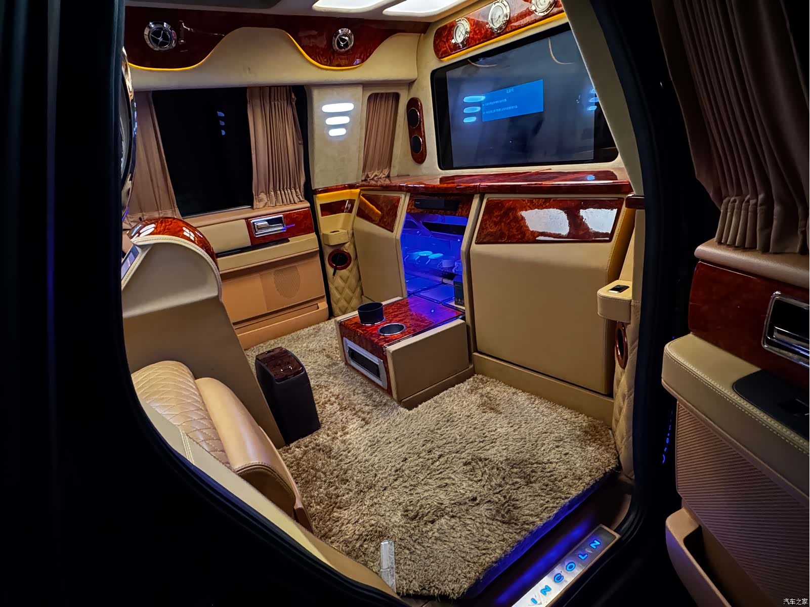 Lincoln Navigator, 2018 13