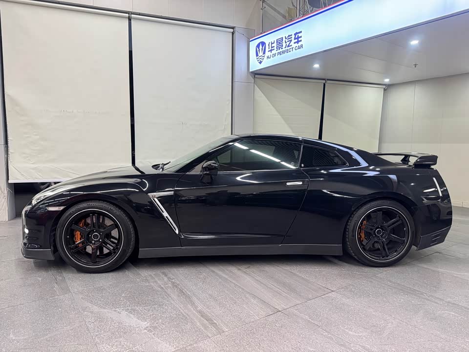 Nissan GT-R