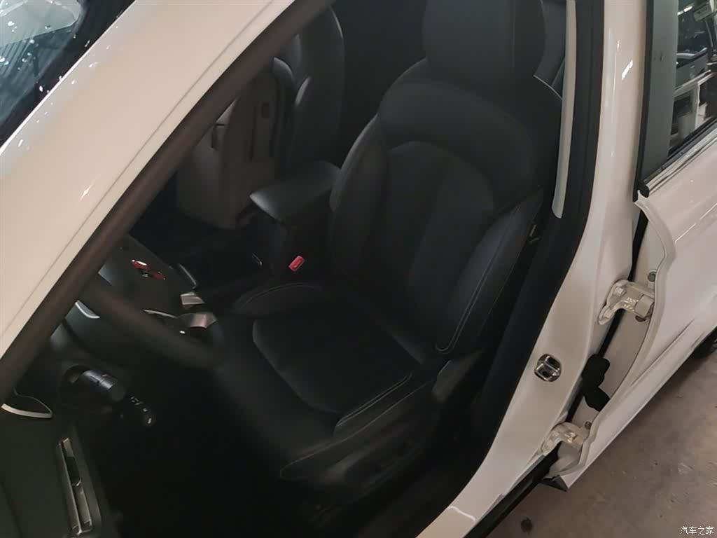 Roewe RX3, 2020 15