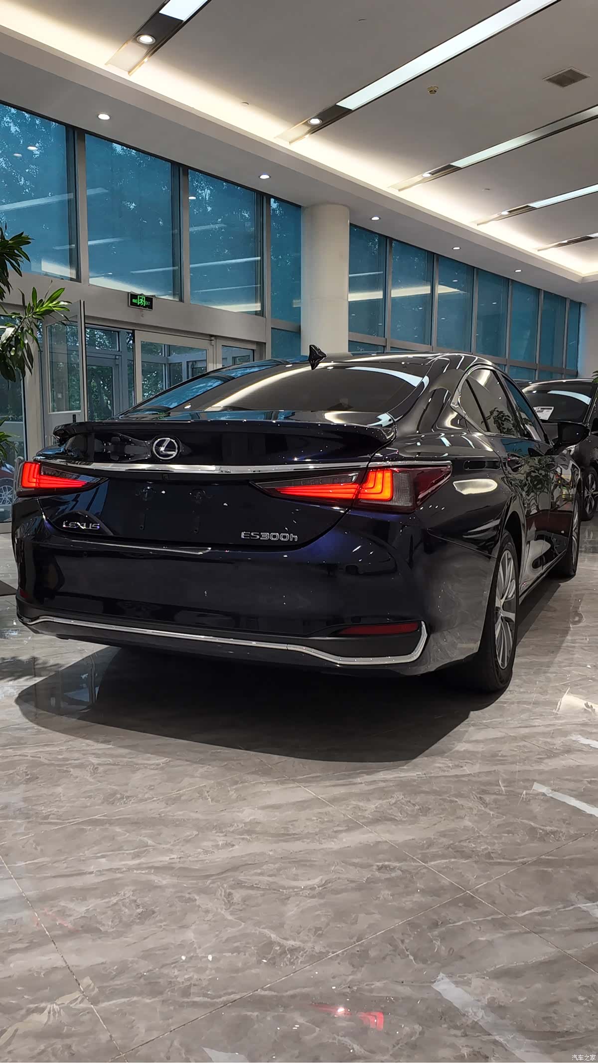 Lexus ES, 2020 все фото
